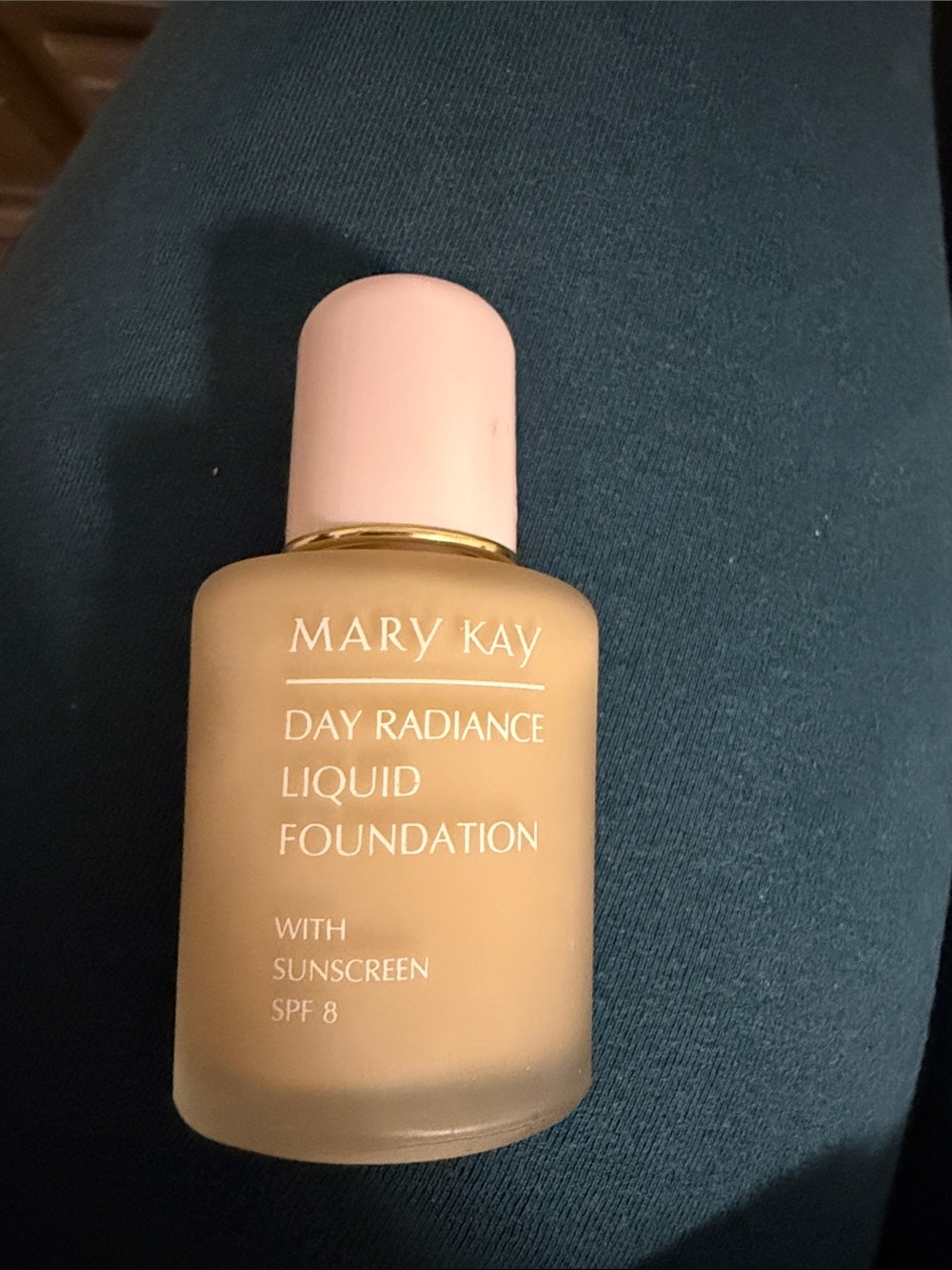 Mary Kay Day Radiance Liquid Foundation - Picture 3 of 6